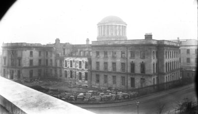 The Four Courts in the midst of the Irish Civil War - Public domain