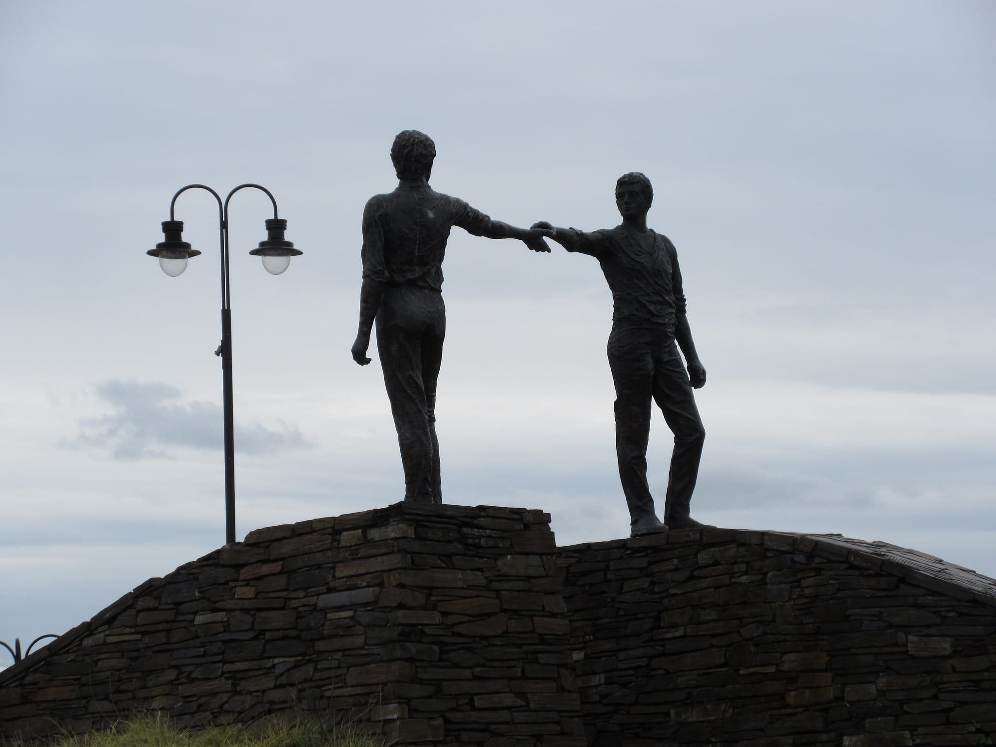 Hands across the divide - NH53 - cc