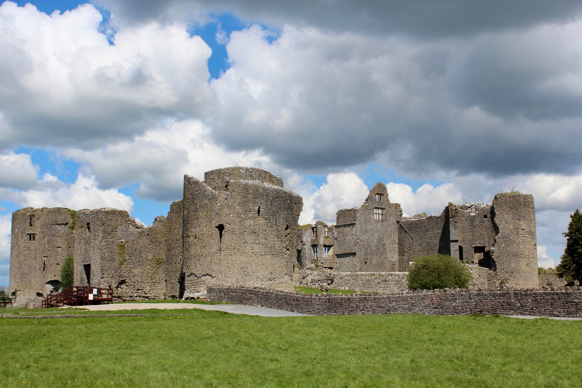 Le Roscommon castle - © jenisue73