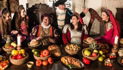 Medieval banquet in the Great Hall at Bunratty Castle