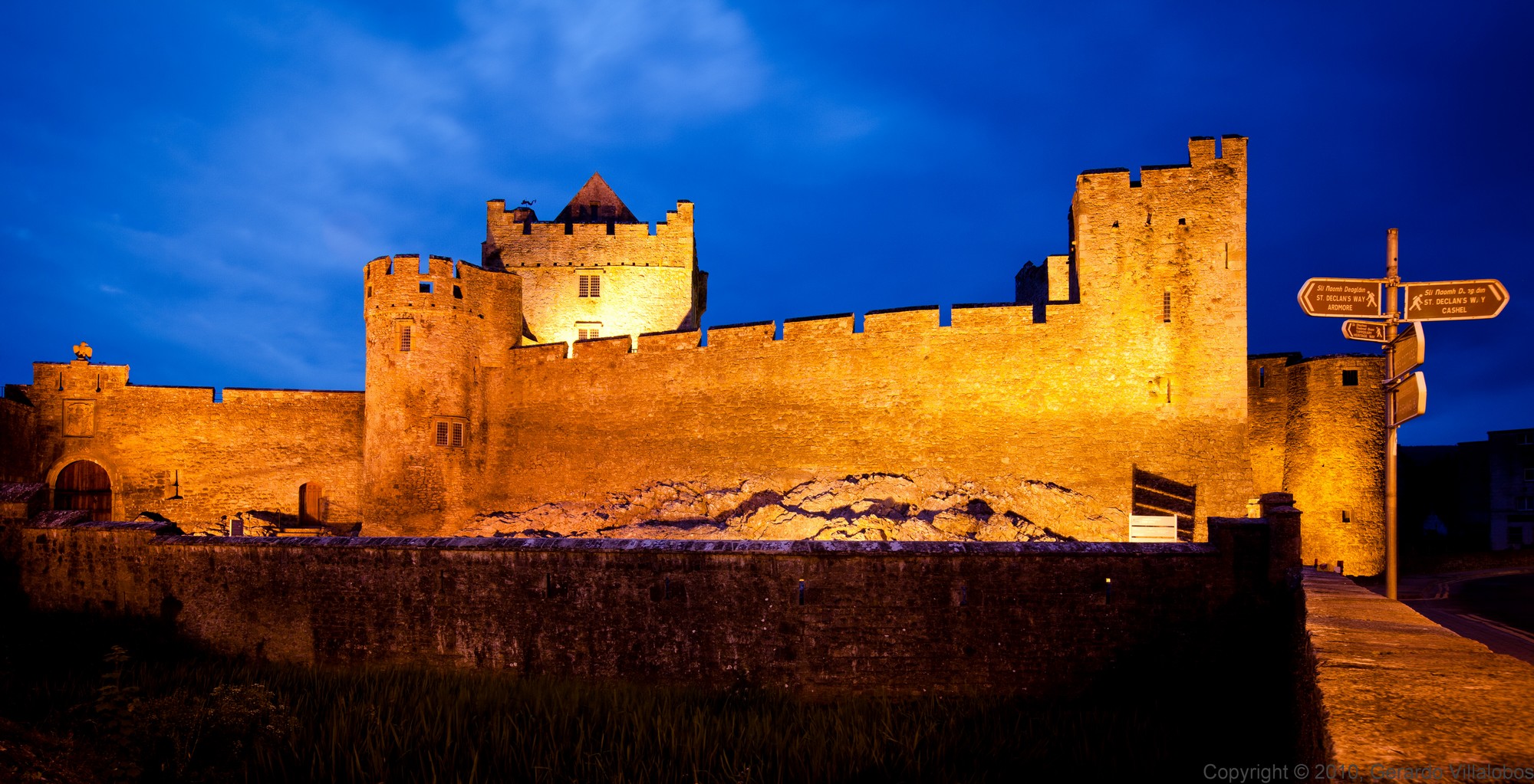 Le Cahir Castle de nuit - Gerardo Villalobos - cc