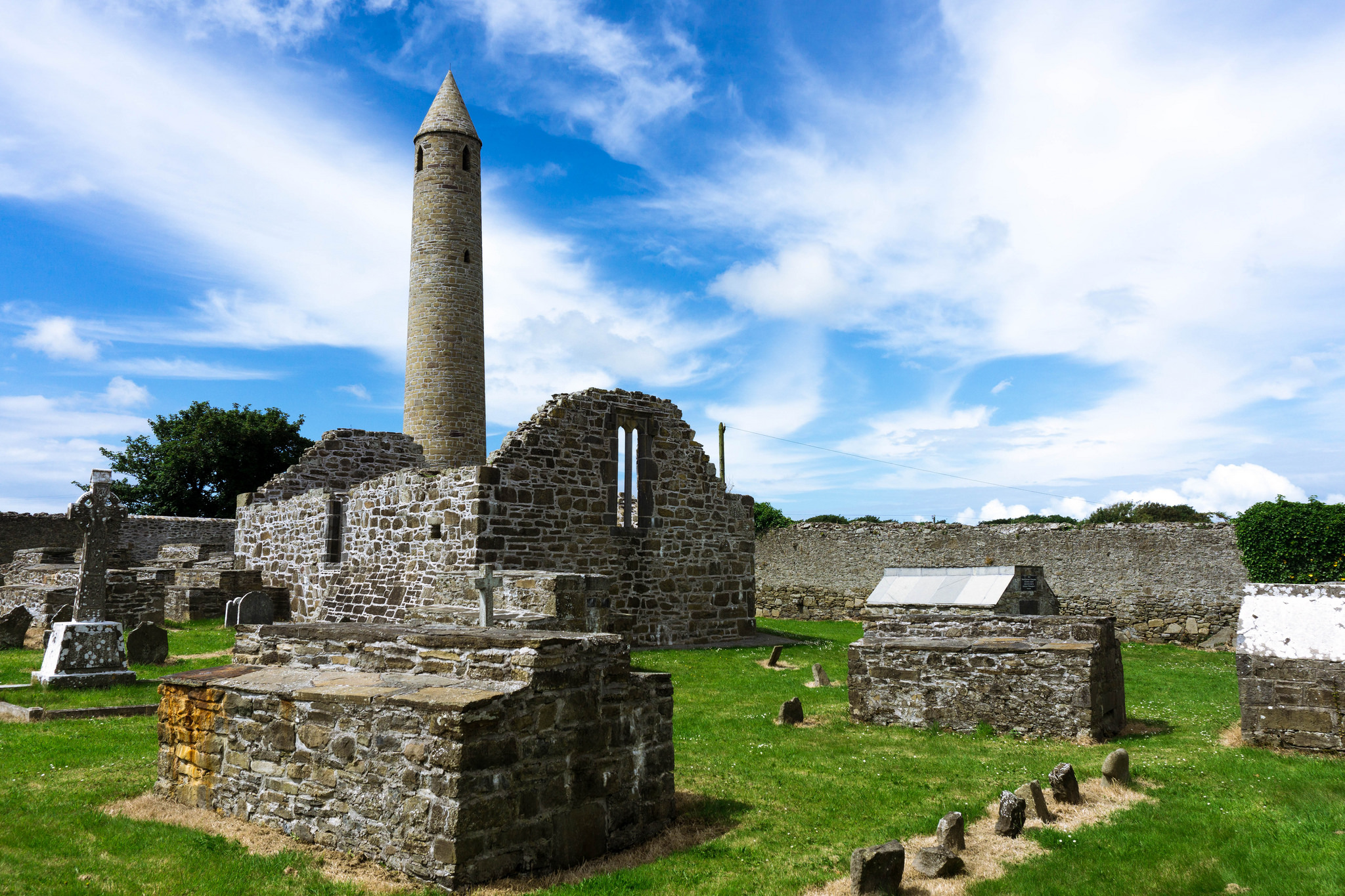 La Rattoo Round Tower - Bernard Healy - cc
