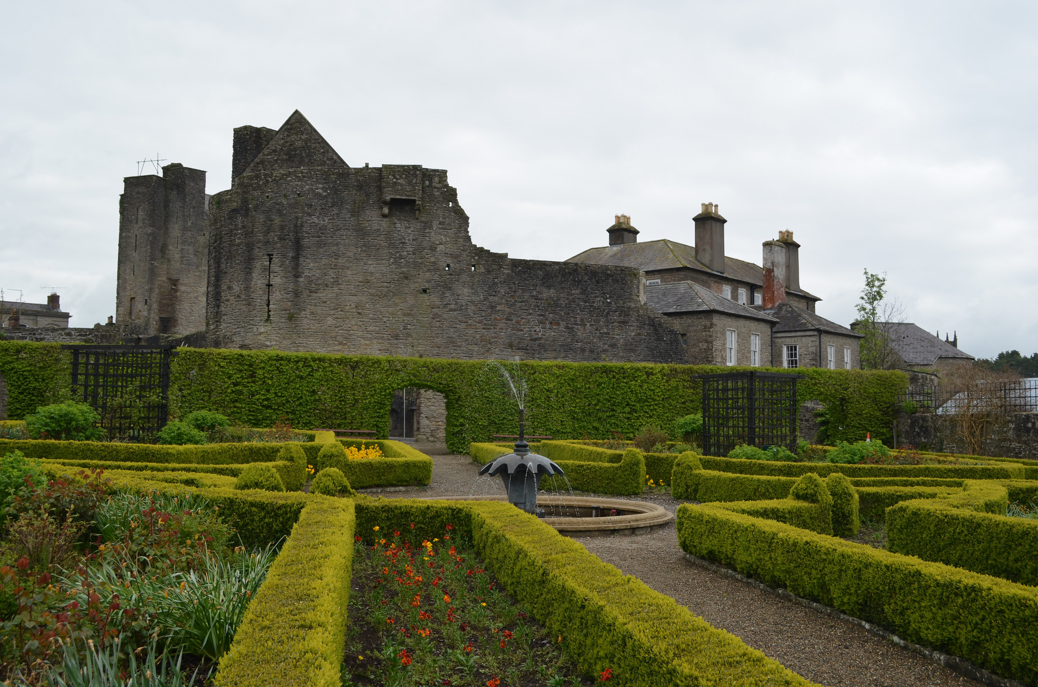 Le Roscrea Castle - Groundhopping Merseburg - cc