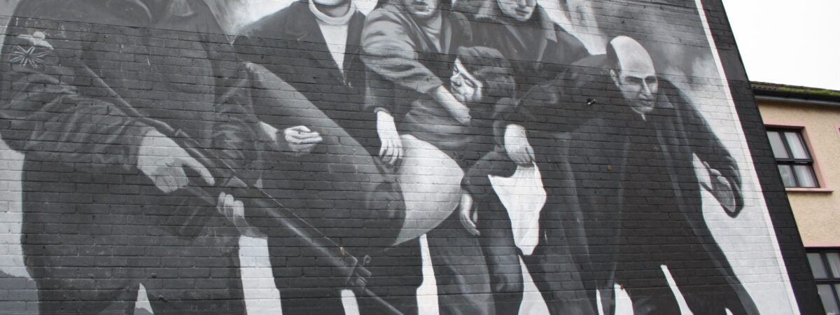 Le Bloody Sunday représenté sur une façade