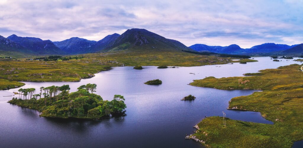 Derryclare lough in Connemara - © Nick Fox
