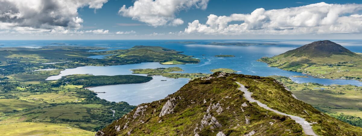 Diamond Hill and Connemara National Park - © Louis-Michel DESERT 