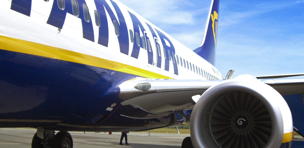 A plane from the Ryanair fleet - Mikel Ortega - cc