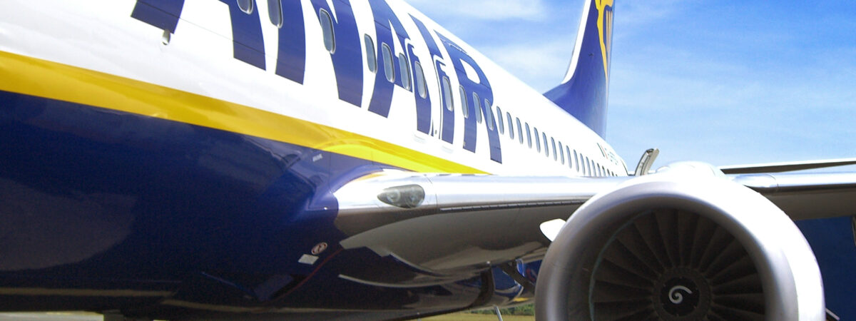 A plane from the Ryanair fleet - Mikel Ortega - cc