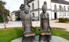 strongbow statue