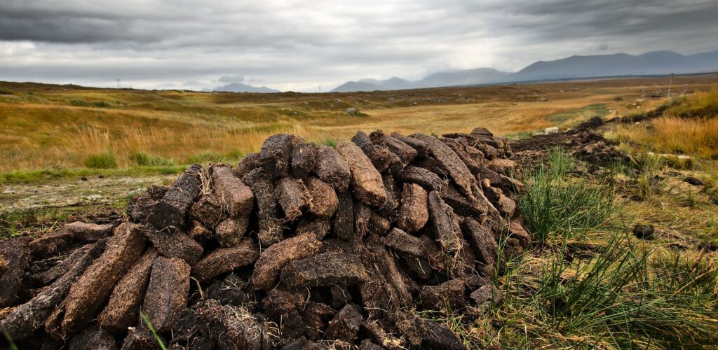 Peat in Ireland Natural fuel •