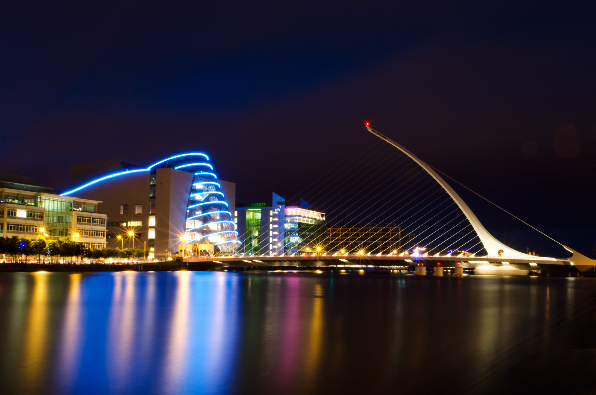 Le Convention Centre of Dublin et le pont Samuel Beckett - Raul Villalon - cc
