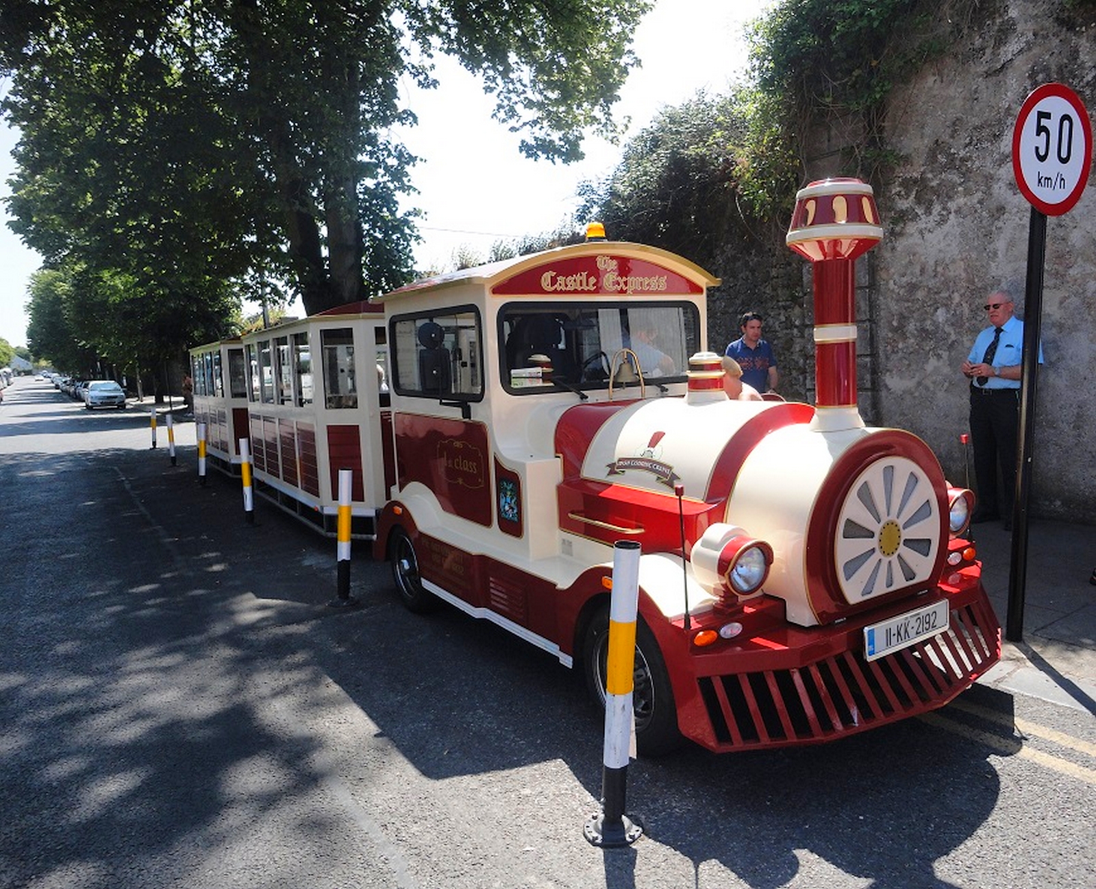 Le Castle Express - alanhogan-artgarage.blogspot.com