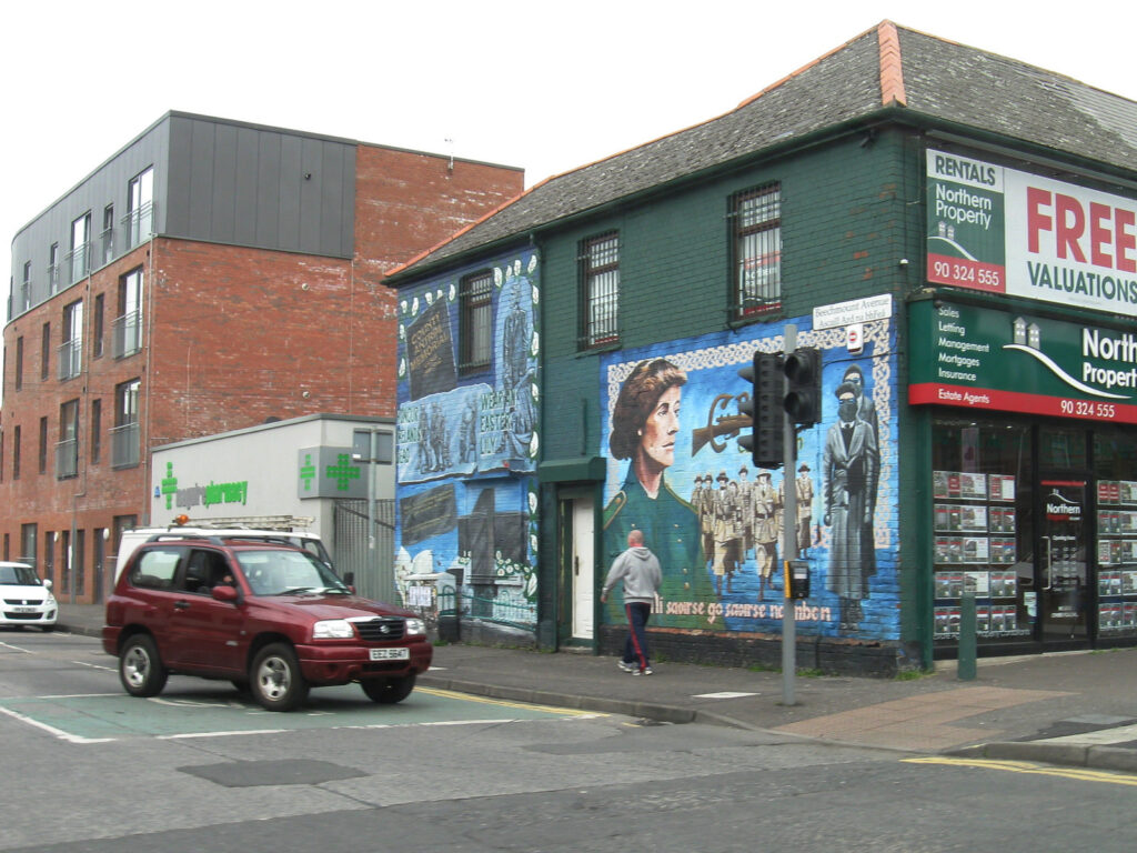Falls road ☘️ : activities & accommodation • Go-to-Ireland.com