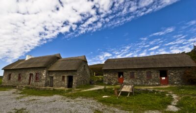 irish famine cottage 1 scaled