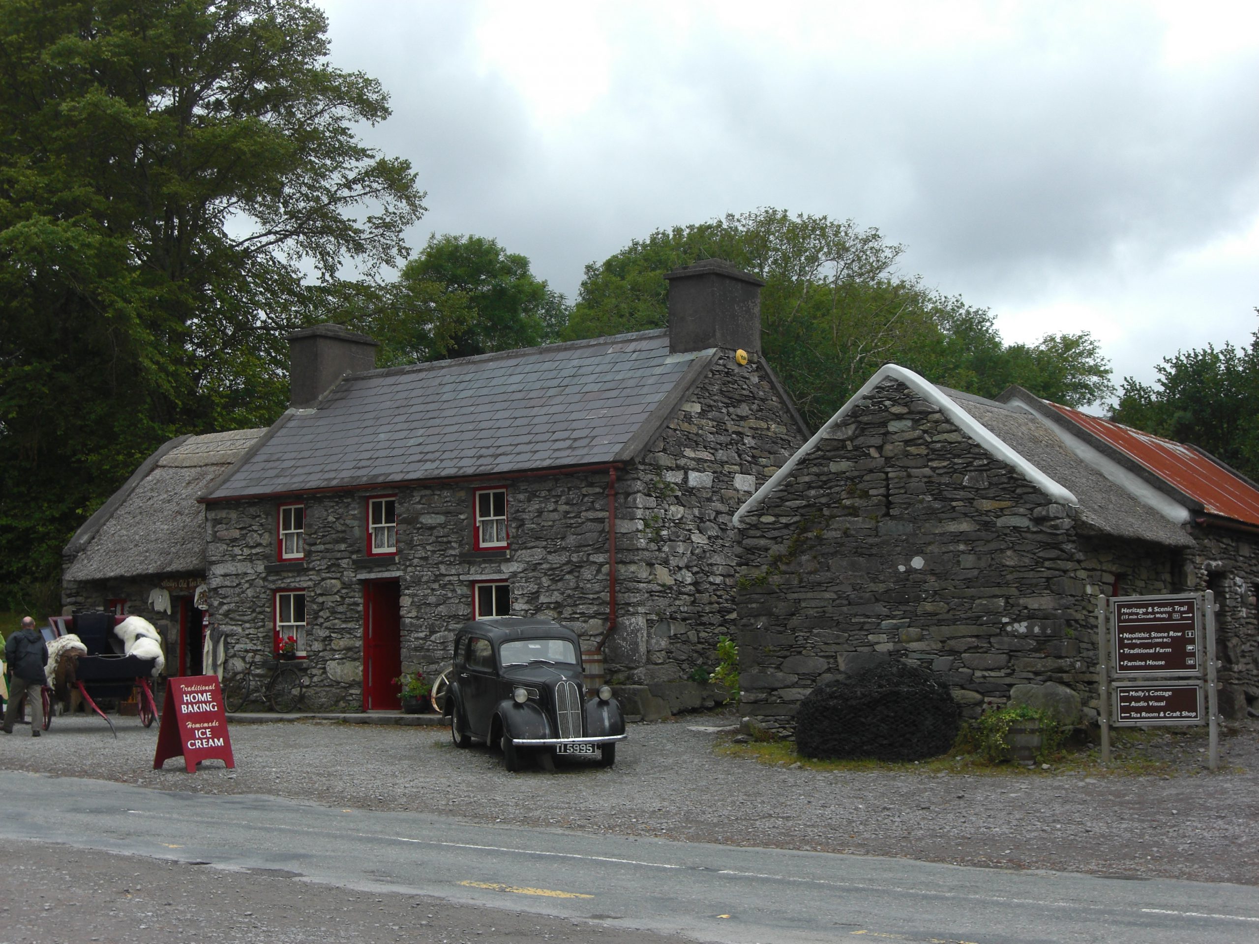 Le Molly Gallivan's Cottage - <a href=
