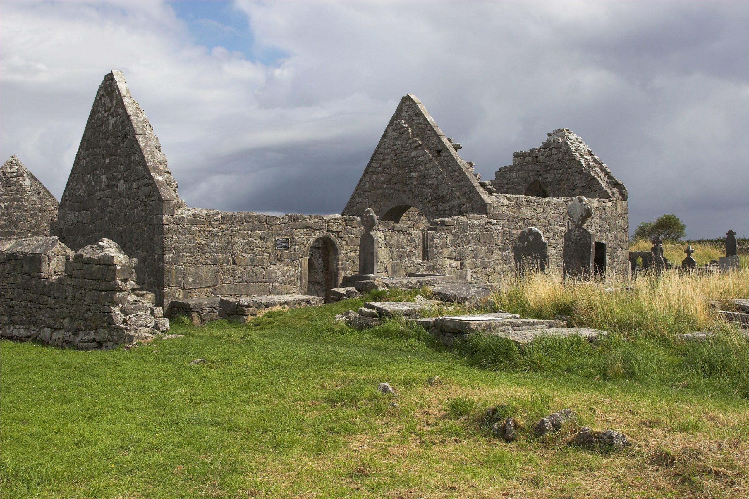 La Killeany Abbey - <a href=