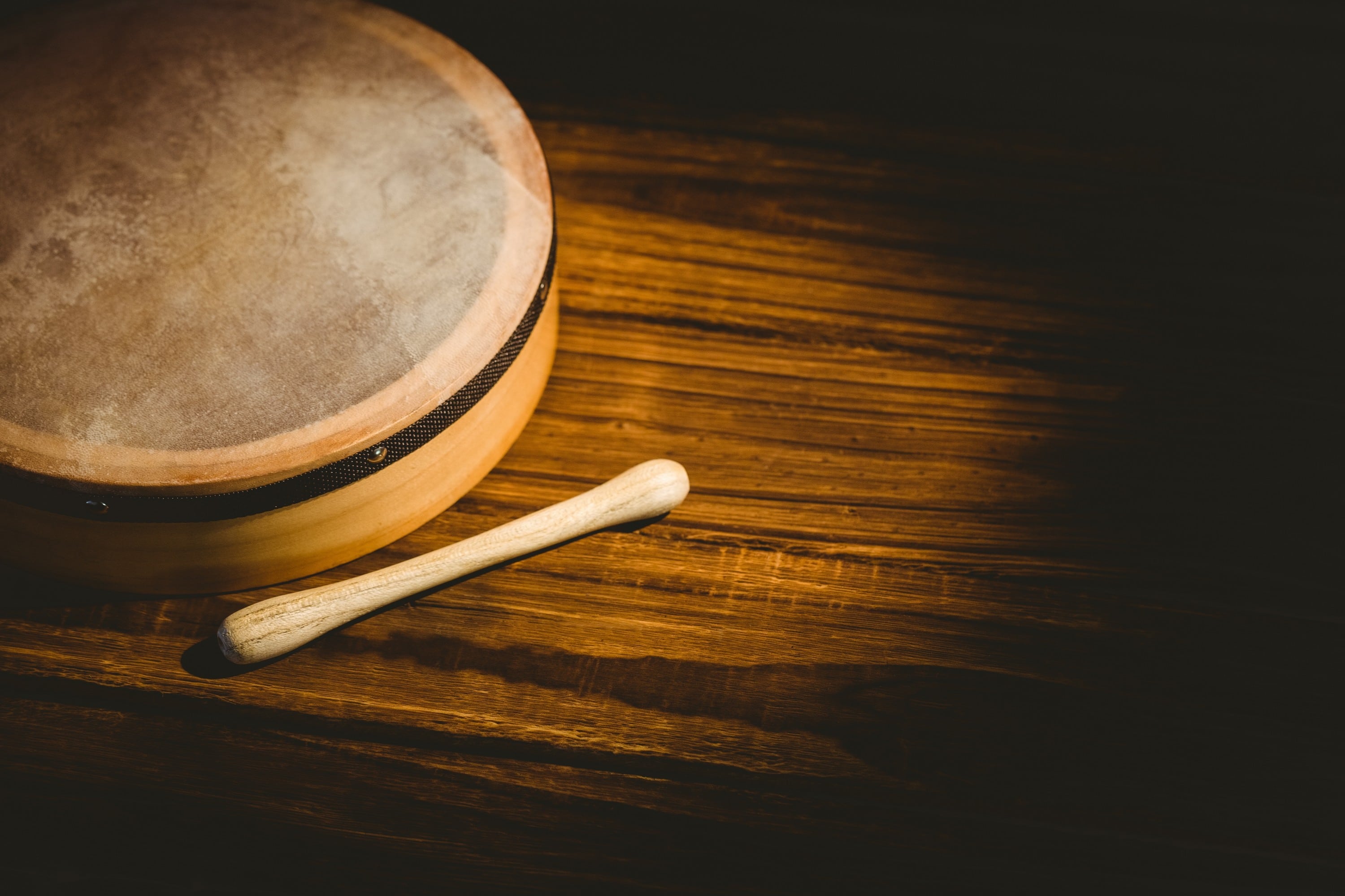 The Bodhràn Irish instrument • Go to