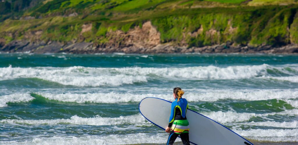 A surfer in Ireland - © grafxart