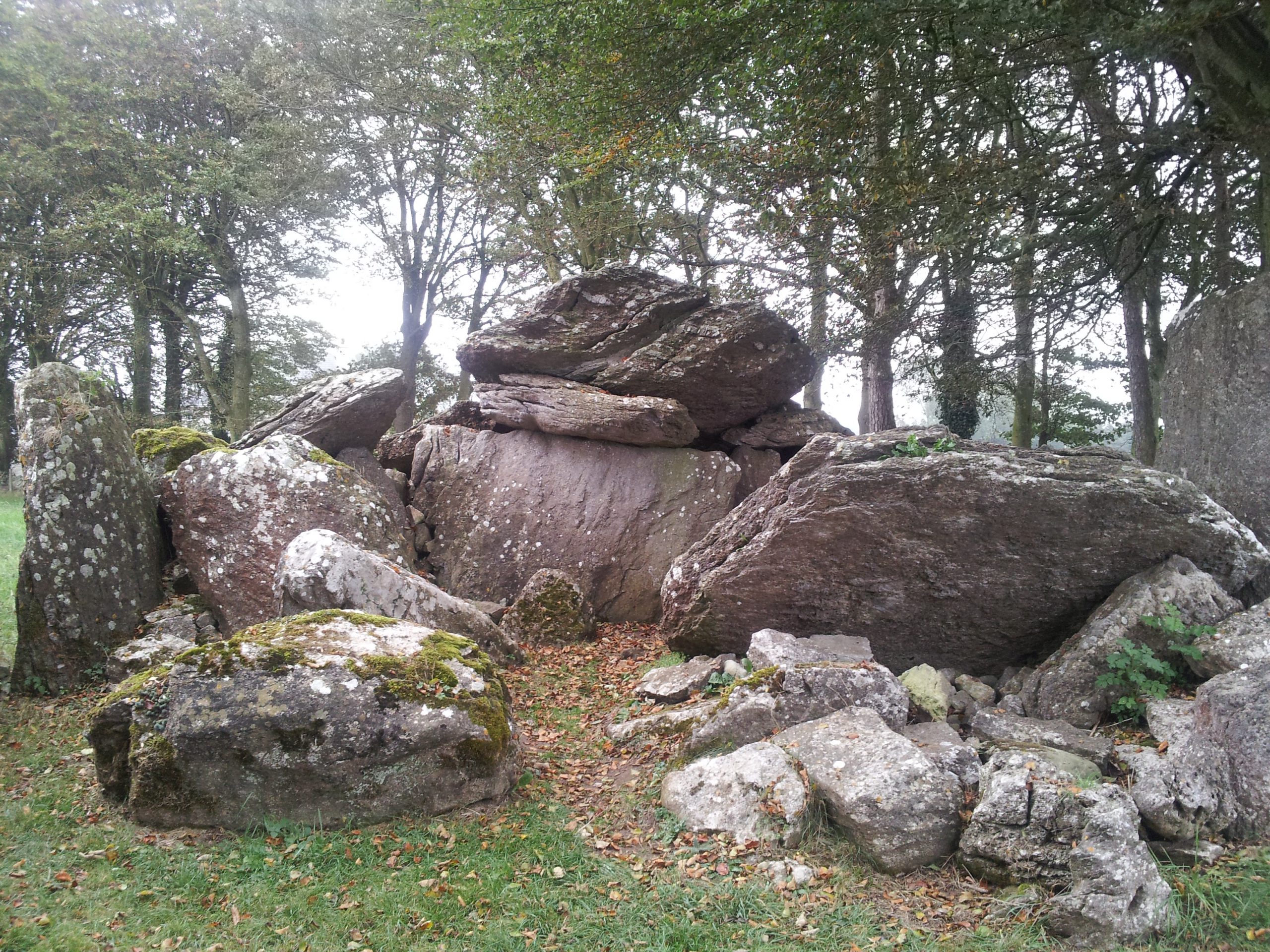 Le Labbacallee Wedge Tomb - VisionsofthePast - cc