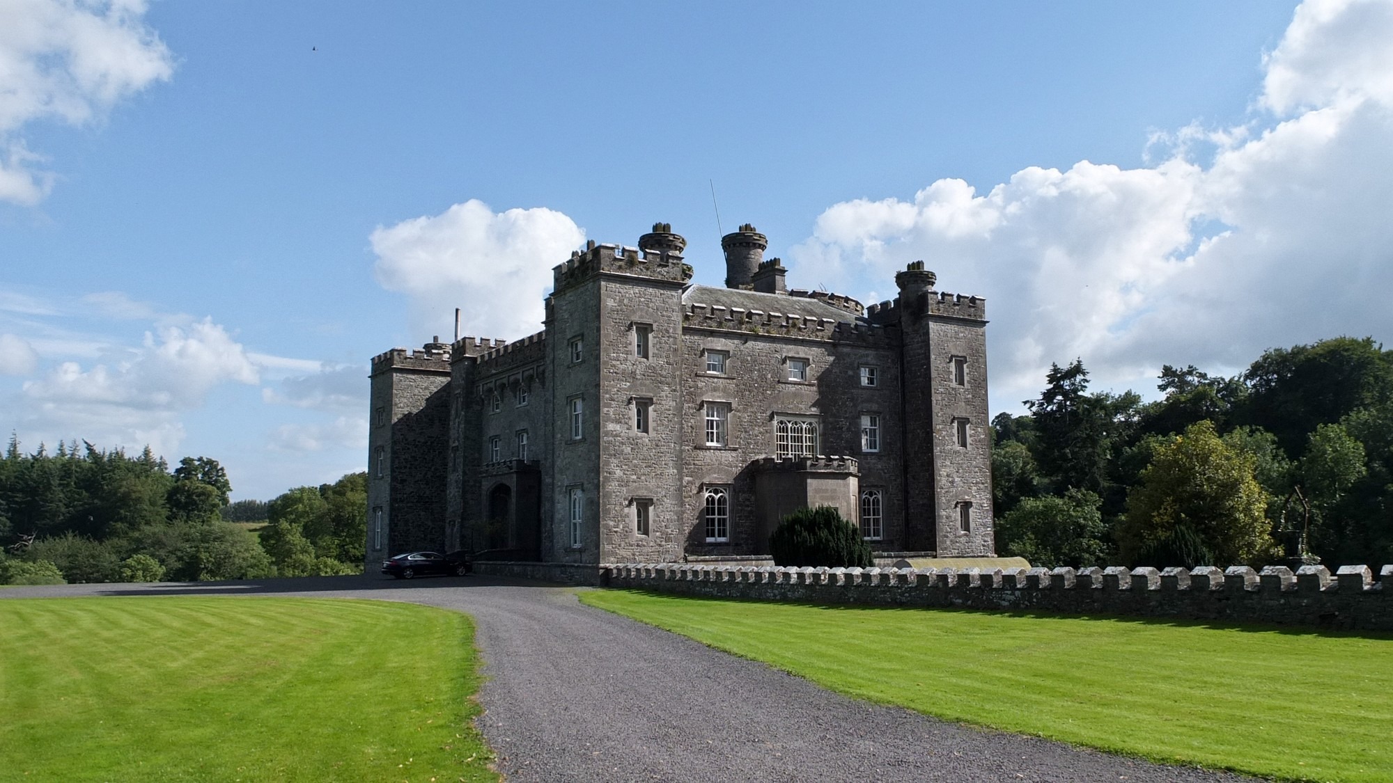 Slane castle - Dave Gunn - cc