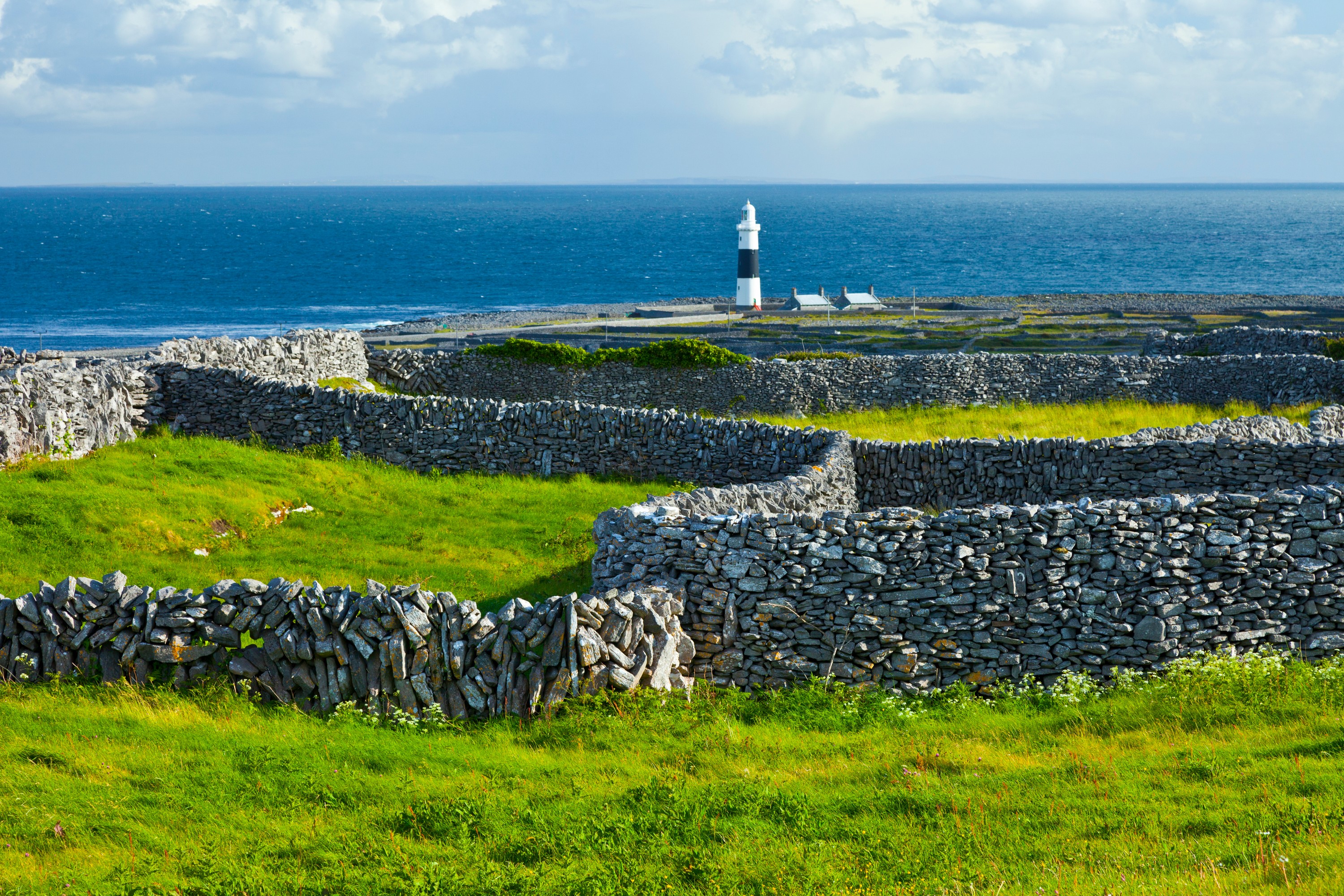 Inisheer lighthouse - © JUAN CARLOS MUNOZ