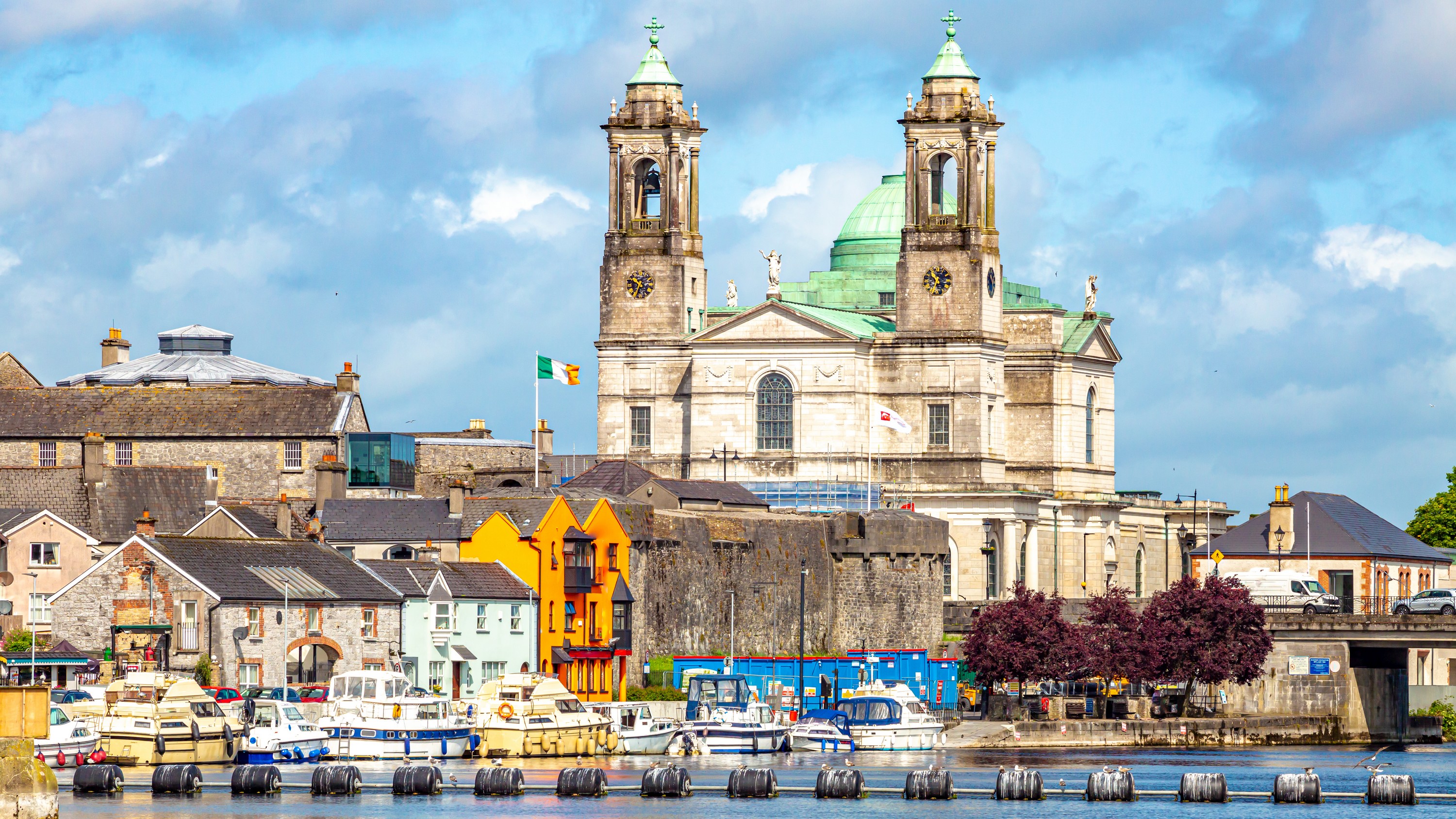 La St Peter and Paul's Church - © Emile