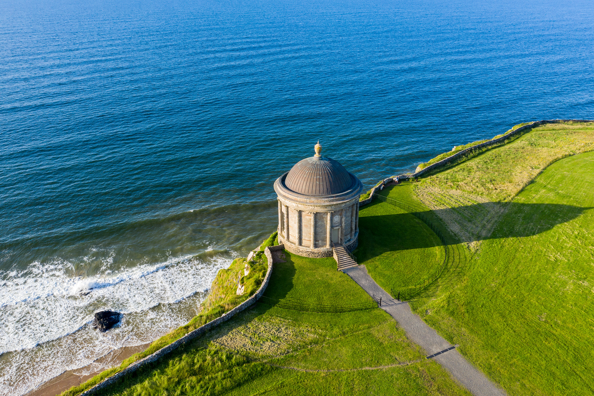 Le Mussenden Temple -  Kent Wang - cc