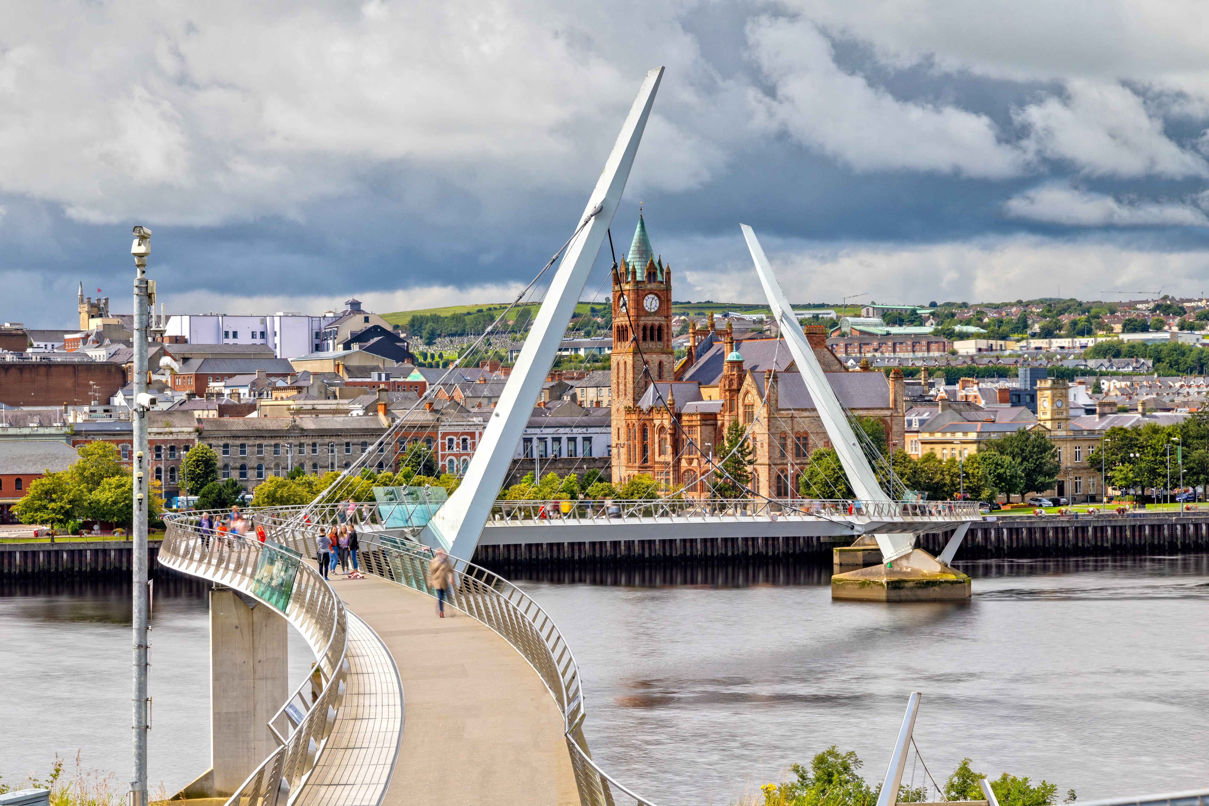 Derry et le Peace Bridge - © susanne2688