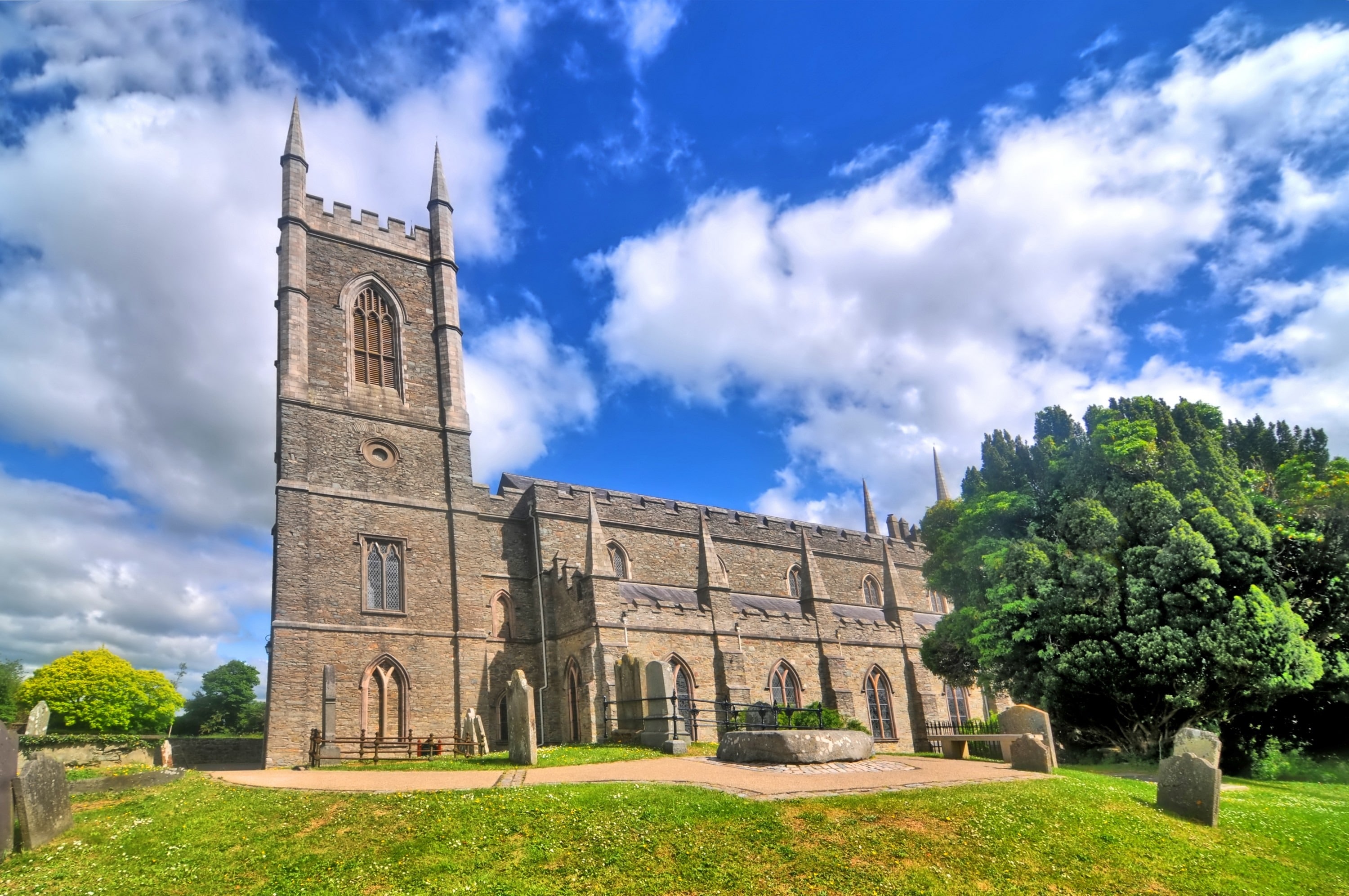 Down cathedral - © robnaw 