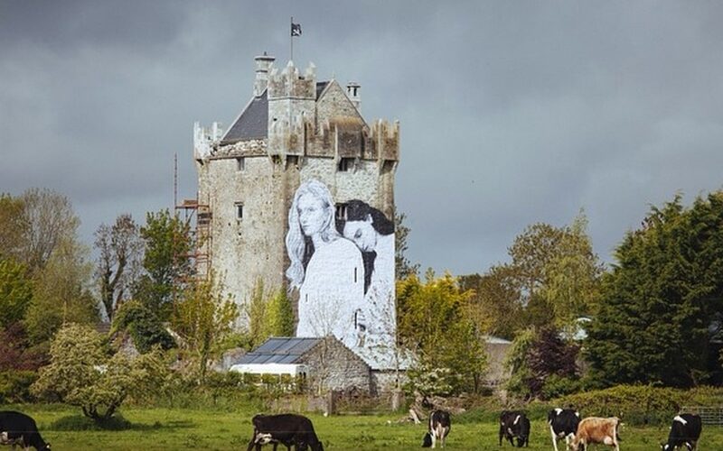 Le Caherkinmonwee Castle - <a href=