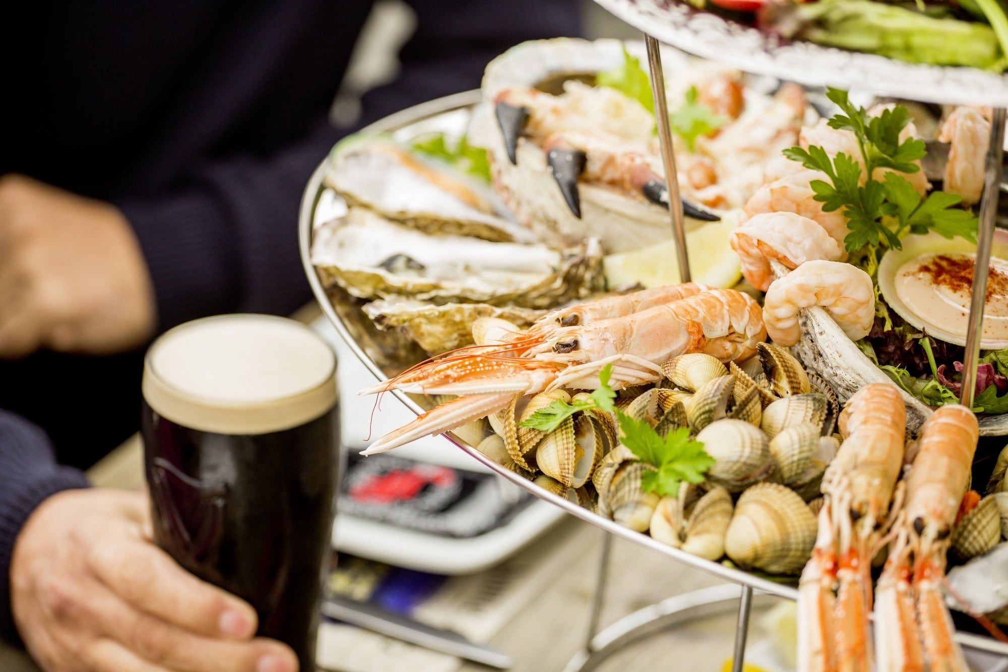 Un plateau de fruits de mer au Johnnie Fox's Pub - Tourism Ireland