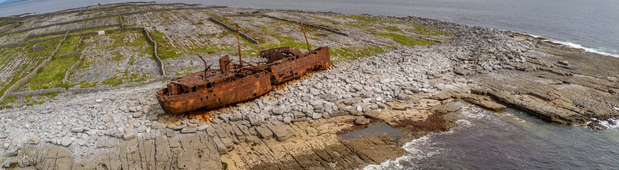 Beached boats and shipwrecks in Ireland