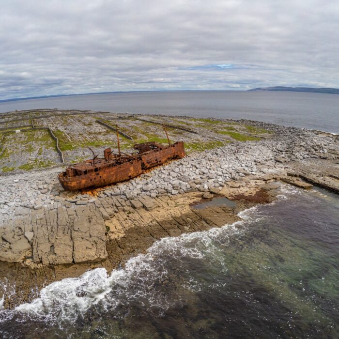 bateau abandonne inisheer