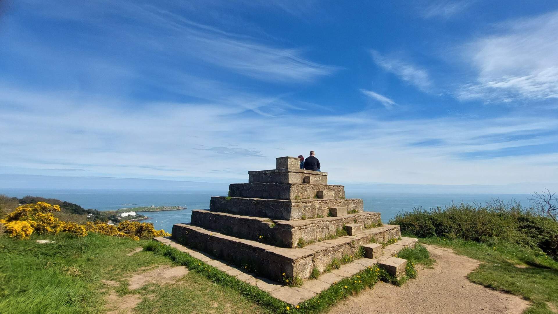 The Wishing Stone (The Pyramid on Killiney Hill) - © Paola Floris, Fáilte Ireland 