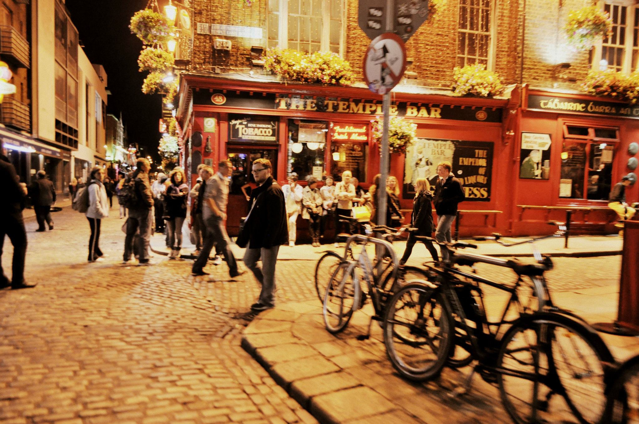 Temple Bar - SarahElizabethC. - cc