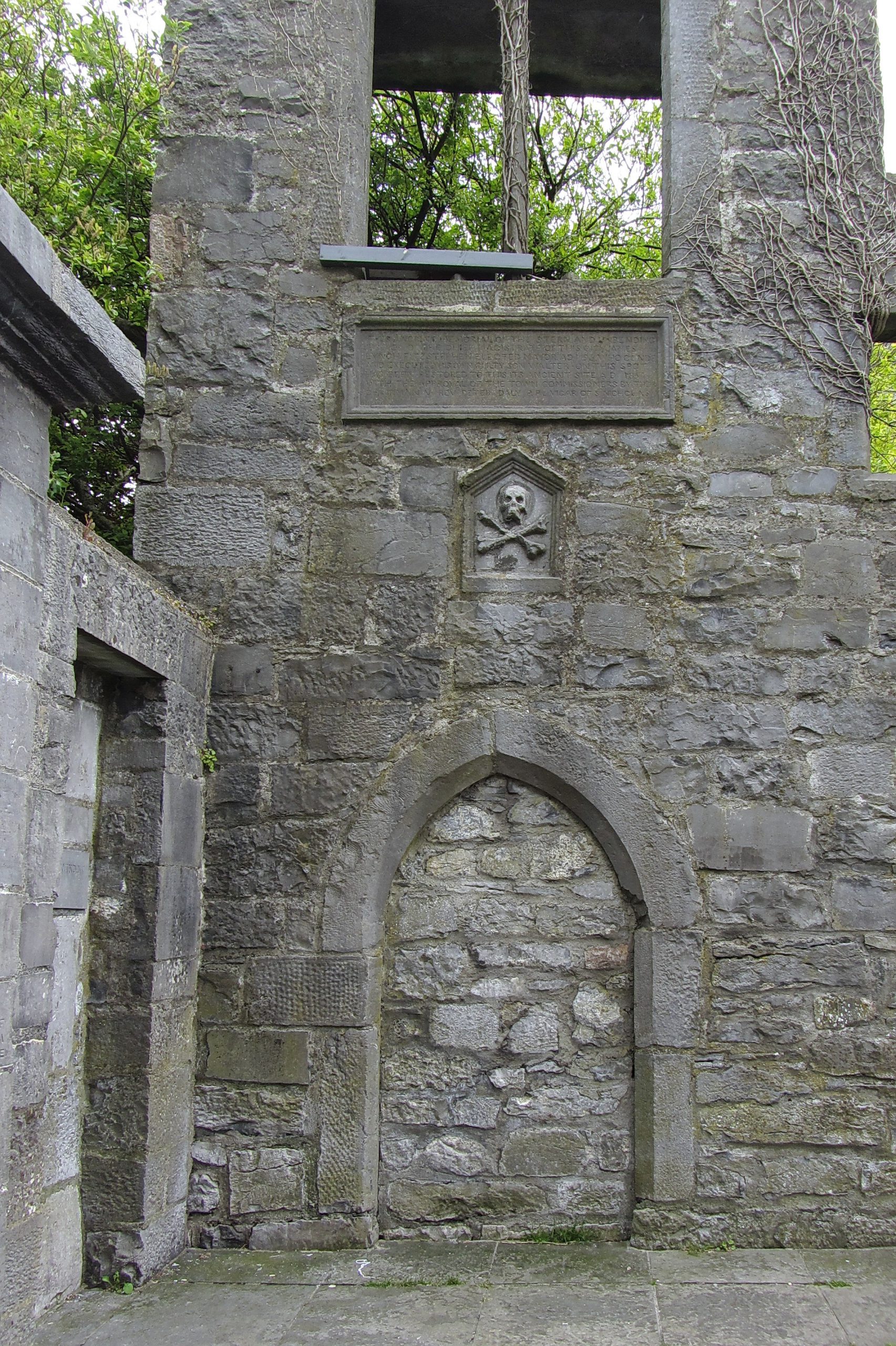 Le Lynch’s Memorial Window - Bob Linsdell - cc