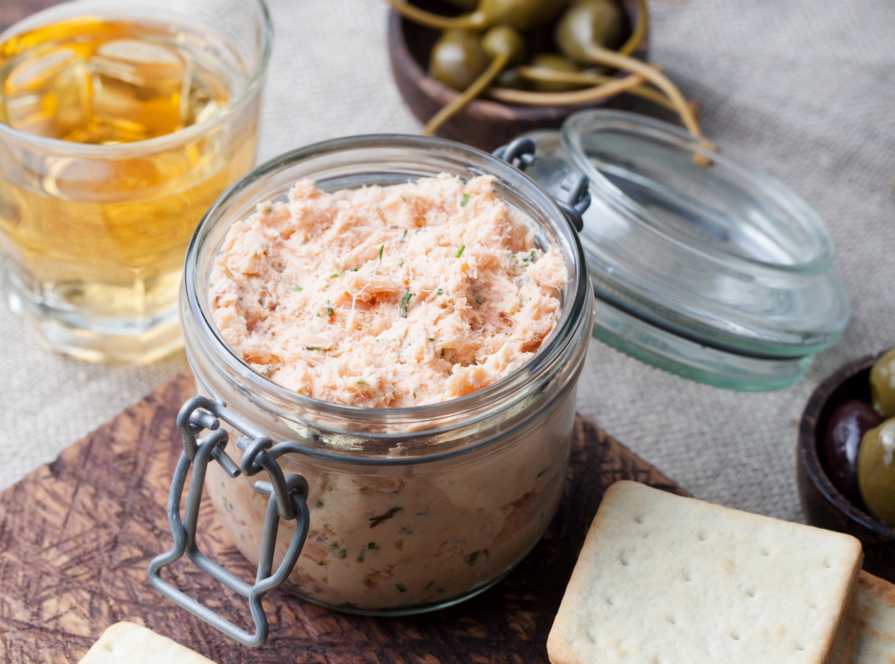 Des rillettes de saumon fumé - © annapustynnikova