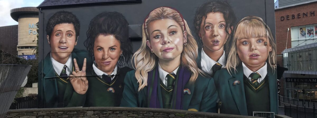 Derry Girls – The show’s characters immortalized on a Derry wall!