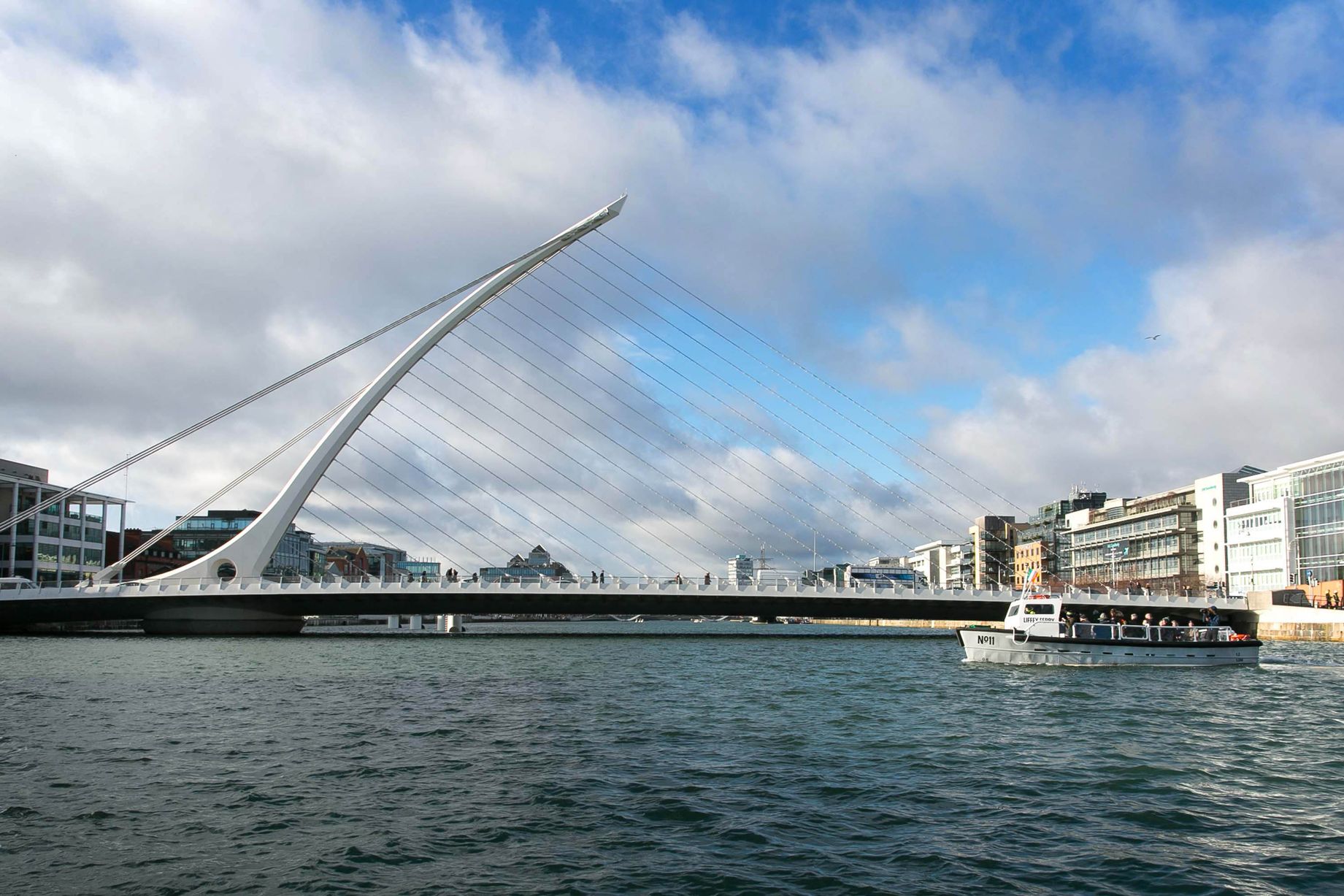 Le Ferry N°11 en pleine traversée de la Liffey - Shane O'Neill, SON Photographic