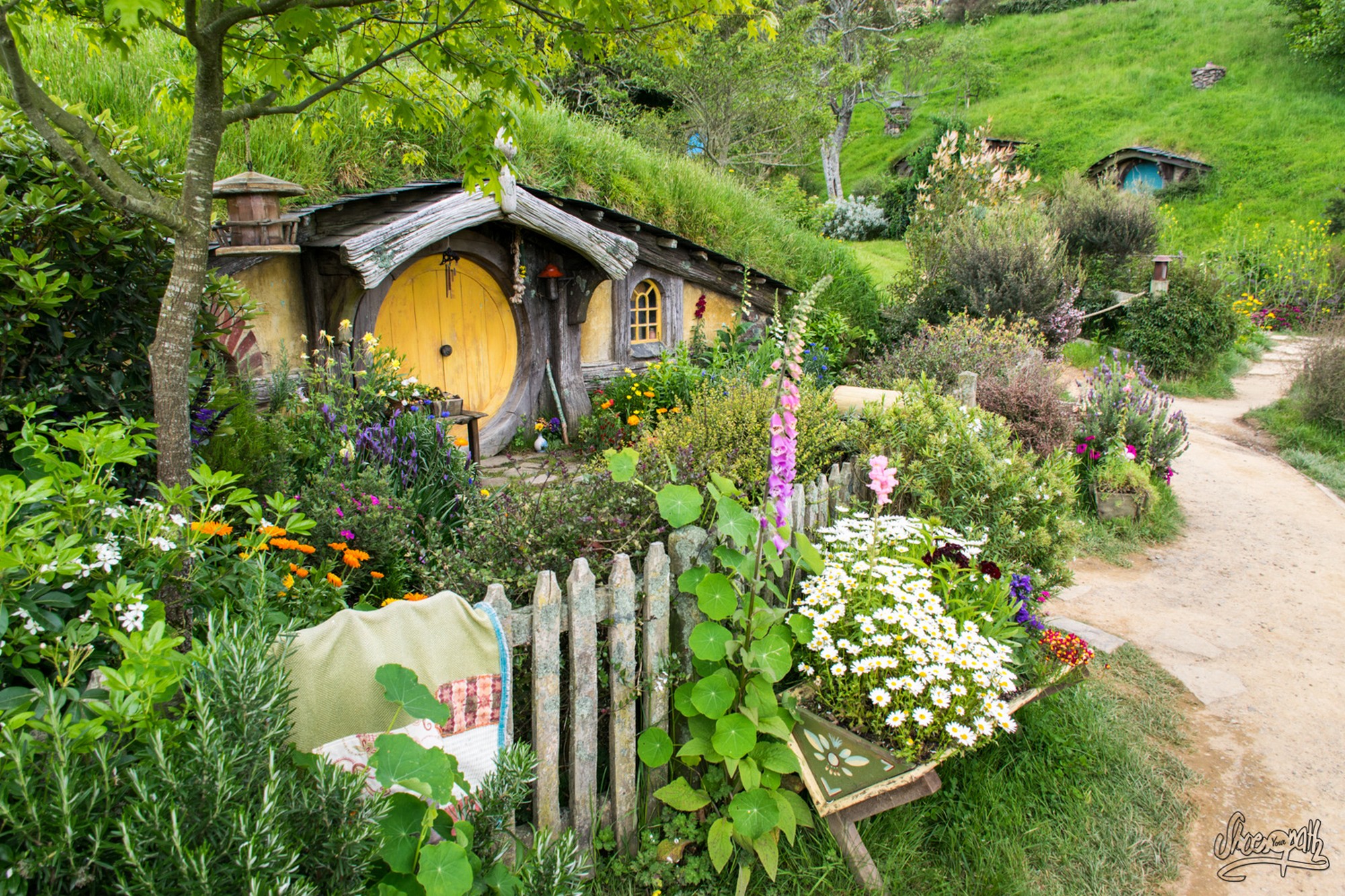 Glenview Gardens & Hobbit House