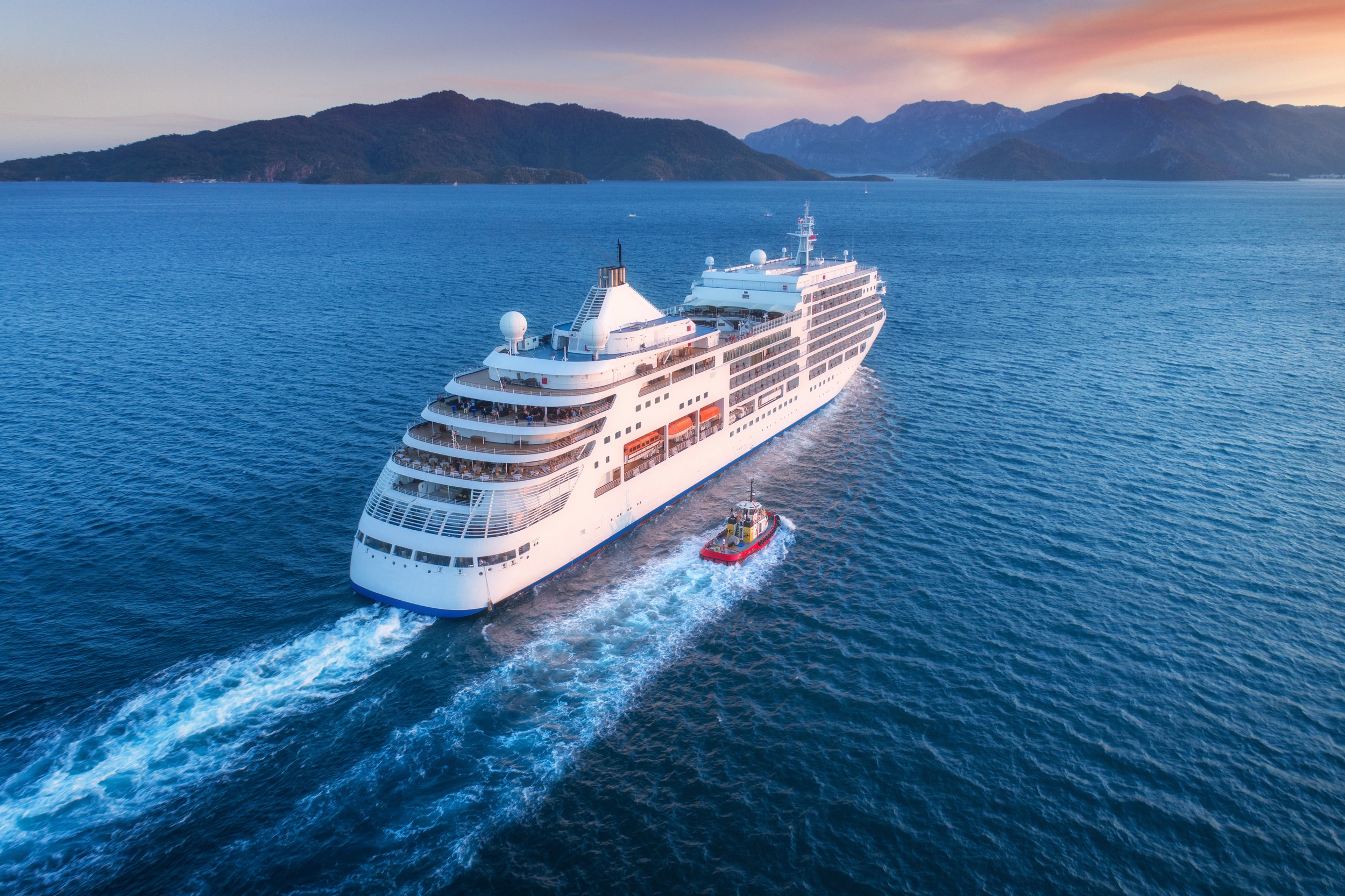 Un bateau de croisière en Irlande - den-belitsky