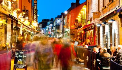 Quay Street in Galway - Barnacles Budget Accommodation - cc