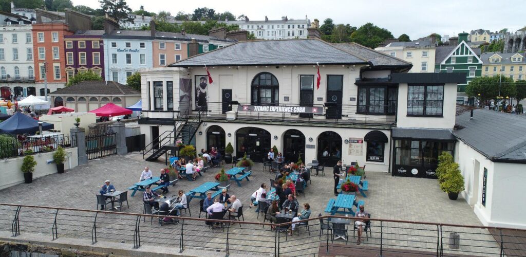 Le Titanic Bar and Grill Resto de Cobh • Go to
