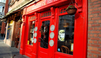 The front of Queen of Tarts - Laura LaRose - cc