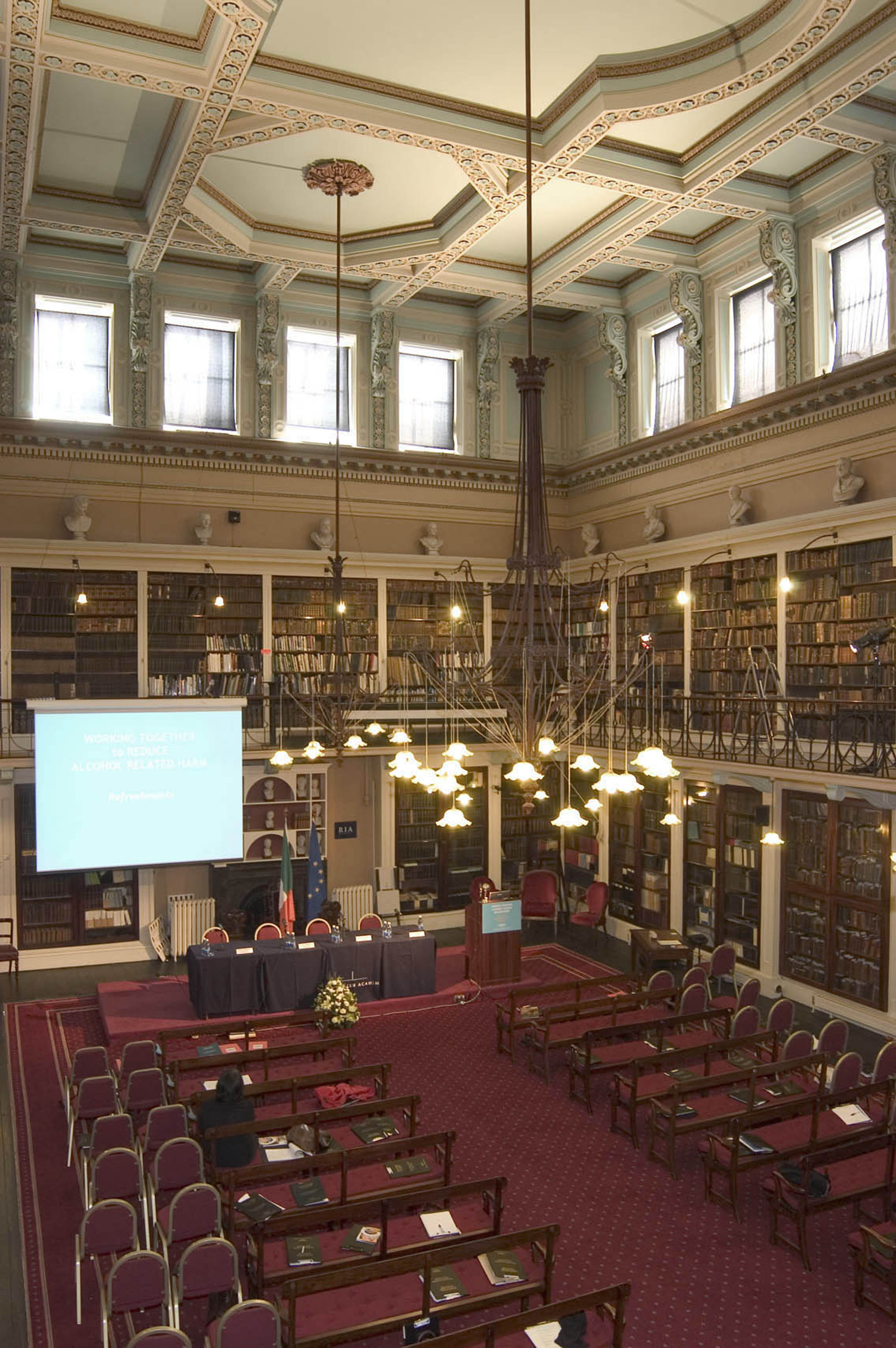 Salle de la Royal Irish Academy - KarenRIA - cc