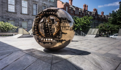 Sphere with Sphere at Trinity College, Dublin - William Murphy - cc