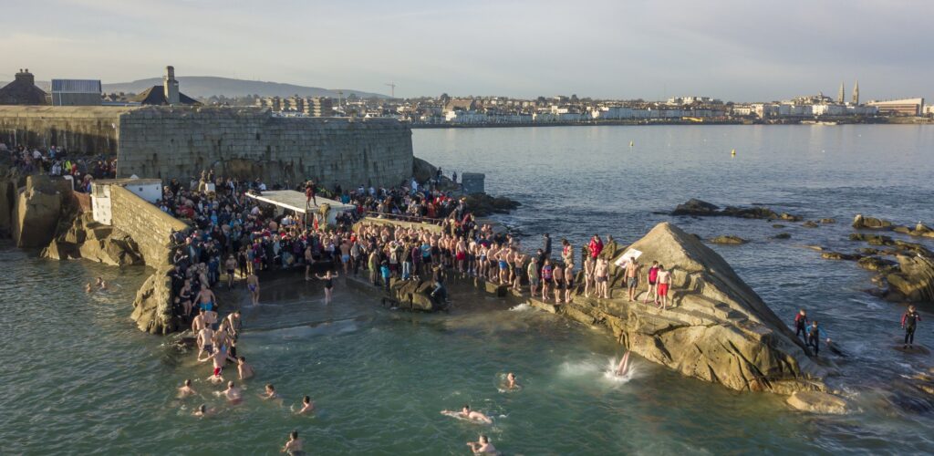 Christmas ice bath • Go-to-Ireland.com