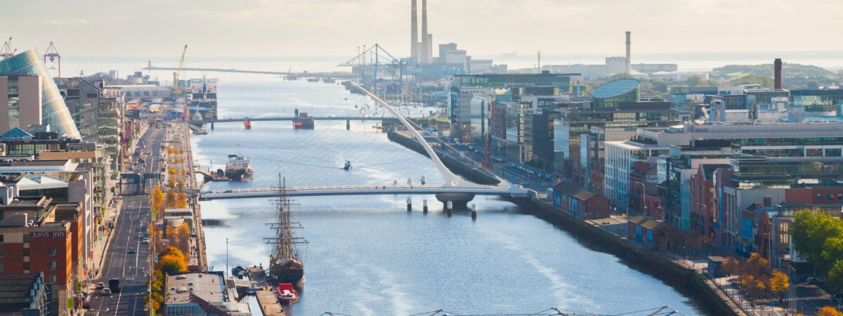 Vue aérienne du fleuve Liffey à Dublin - © SomethingIrish 