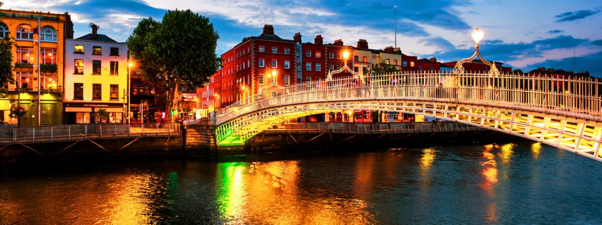The Ha'Penny bridge in Dublin - © Madrugada Verde- 
