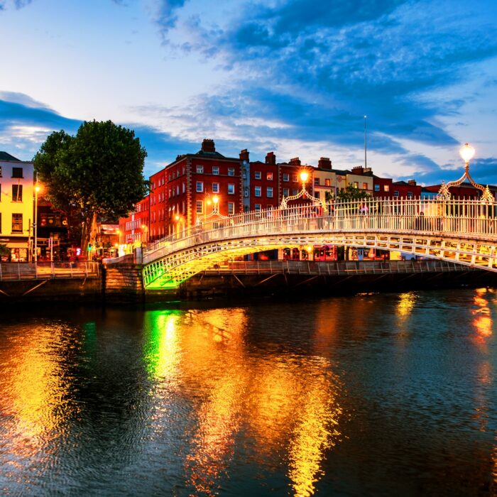The Ha'Penny bridge in Dublin - © Madrugada Verde-
